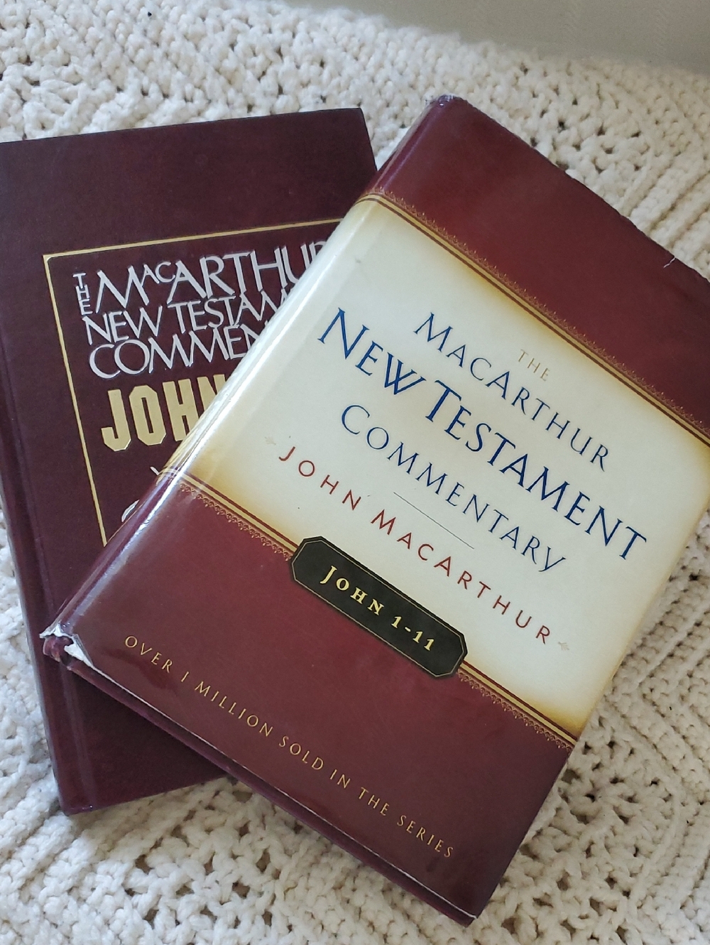 The MacArthur New Testament Commentary John 1-11 And John 12-21 Books.